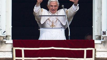 Pope Benedict XVI salutes from the window of his apartments owerlooking St. Peter's square during his Sunday Angelus prayer on June 24, 2012 at the Vatican (AFP Photo / Alberto Pizzoli)