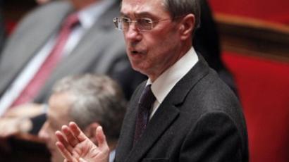 Hol-la-lande! French cabinet shows who wears the pants (PHOTOS)