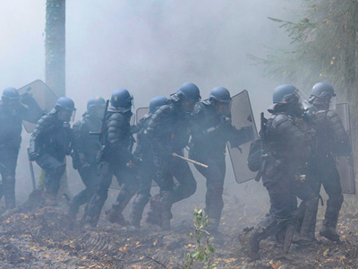 French police fire tear gas on second day of airport protest (PHOTOS)