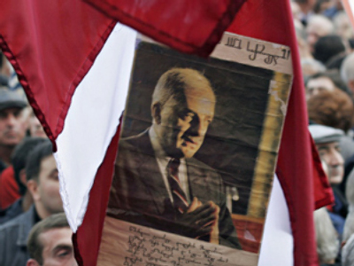 First Georgian President's widow digs husband out of grave