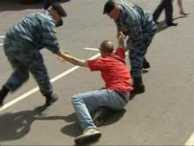 Gay march fizzles out amid scuffles in Moscow