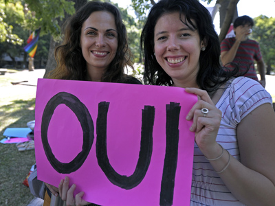 Gay rights bill: French National Assembly approves redefining marriage
