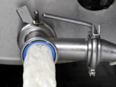 German farmers dump lakes of milk in protest