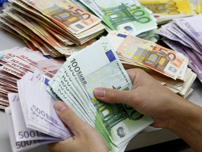 IMF approves 28 bln-euro bailout for Greece