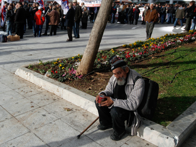 Middle-class Greeks to fork out over 40% of annual salary in tax