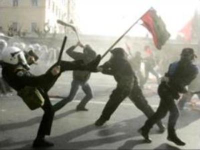 Greek students & police clash over education reforms