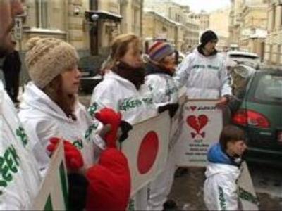Greenpeace urges Japan to stop whaling