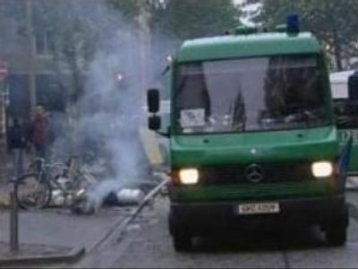 Hamburg police arrest anti-globalization protesters