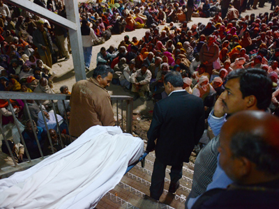 Train station stampede kills 36 at largest Hindu festival in India (PHOTOS)