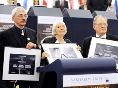 Freedom of thought: Russian human rights watch gets Sakharov Prize