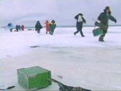 Hundreds rescued from ice floes off Russian Far East