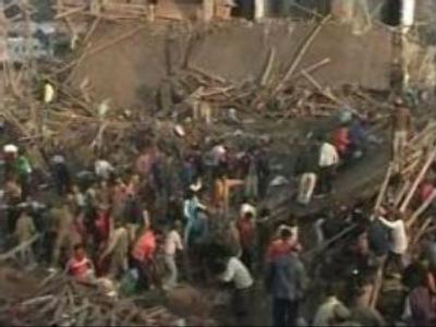 India: collapsed building claims 10 lives