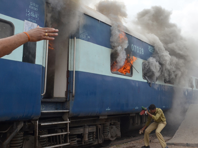 Train fire kills dozens in India