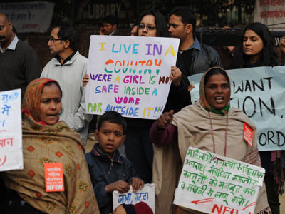 Delhi rape spurs Indian women to rush for gun licenses
