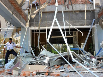 Series of quakes hits Indonesia exposing disaster management flaws