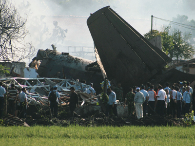 Plane crashes in Indonesia's Jakarta - 6 dead