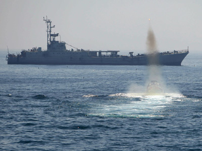 Iran starts naval drill, prepares to confront Western threats