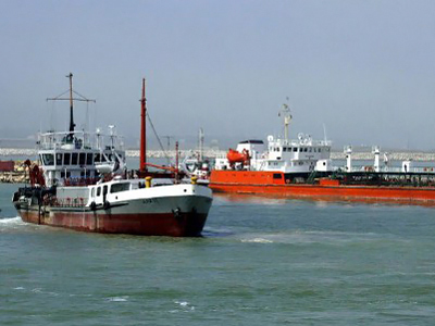 Iran fights oil sanctions with supervessels