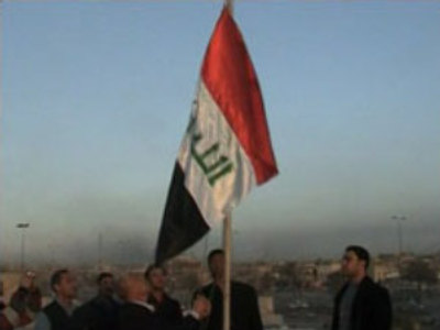 Iraqi government flying a new flag