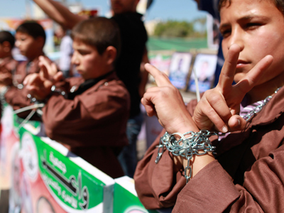 Israel punishes Palestinian hunger strikers by removing rights