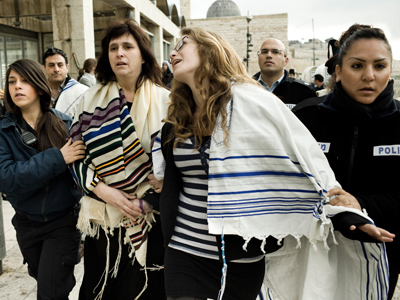Shawl male rule: Israeli police detain ten women over 'improper attire' at holy site