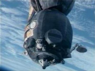 ISS crew relocates Soyuz