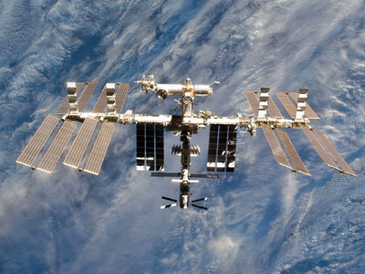 Soyuz delivers new crew to ISS