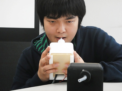 Japanese pursue geek dream – kissing via internet