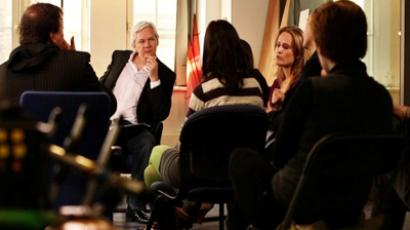 Julian Assange meets with prominent Occupy activists