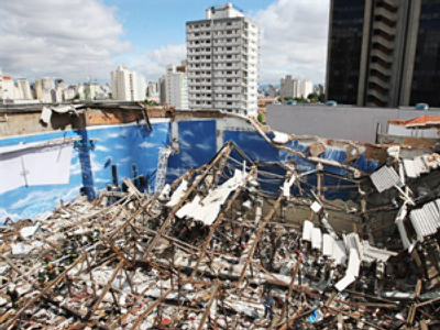 Kaká vows to rebuild collapsed church