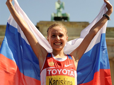 Olga Kaniskina celebrates (AFP Photo / Oliver Lang)