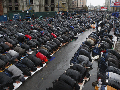 Muslims take part in prayers on the first day of the Muslim holiday of Kurban Bairam in Moscow. (Reuters / Mikhail Voskresenskiy )