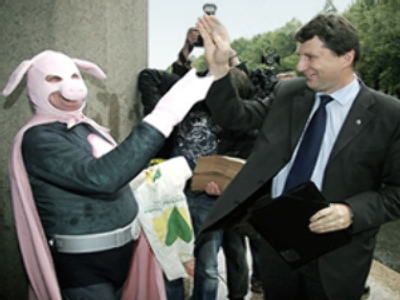 Latvian Pig Man won’t spoil Victory Day