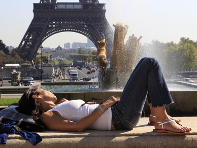 Pants ban dropped: Paris women allowed to wear trousers after two centuries