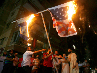 Lebanon protesters burn US, Israeli flags (PHOTOS)