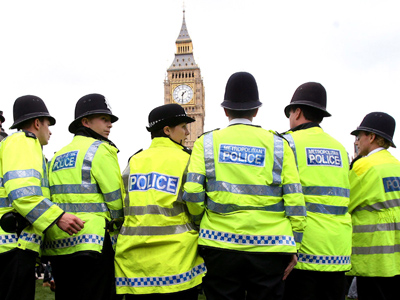 London parking boom: Cops blow up car at Westminster