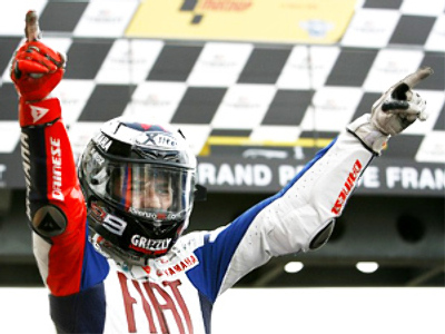 Lorenzo wins French MotoGP to lead overall standings