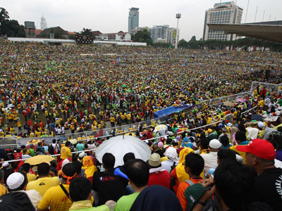 Malaysians gather in tens of thousands demanding political reforms (PHOTOS)