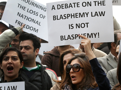Lynch mob in Pakistan burns man alive for allegedly desecrating Koran