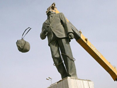 Cashing his cheek: ex-SAS man sees bottom line in Saddam's ass