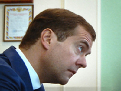 Medvedev presented with fake art