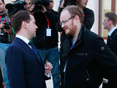 Medvedev promised to tear off their heads – assaulted Russian reporter