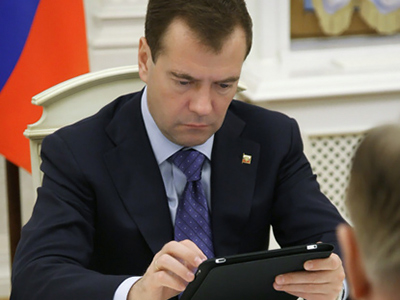Medvedev’s Twitter branches out