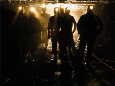 Miners on strike stay in pit and demand salaries
