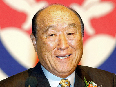 Unification Church founder Sun Myung Moon dies at 92
