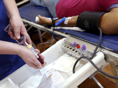 Moscow Muslims donate blood for children