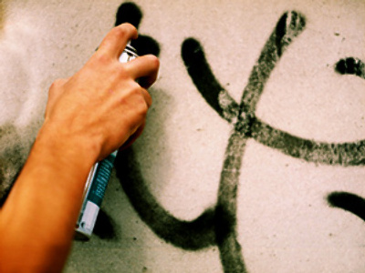 Moscow police hunt for “spray-paint extremists”