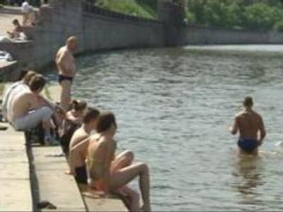 Muscovites get through their hottest May days ever