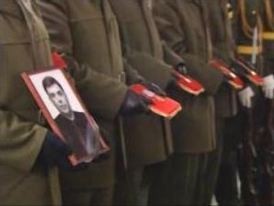 Muscovites pay last tribute to journalist Safronov