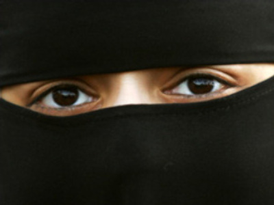 Muslim outrage: woman in veil thrown out of Italian museum